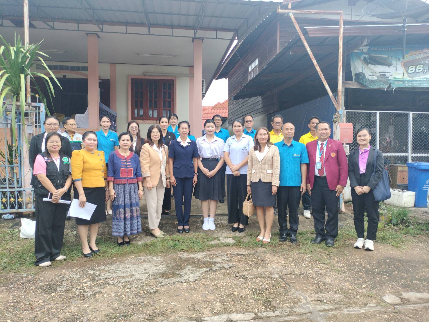 จังหวัดมุกดาหาร ลงพื้นที่ตรวจเยี่ยมนักเรียนทุนพระราชทาน ม.ท.ศ. รุ่นที่ 14 - 16 ปีงบประมาณ พ.ศ. 2568