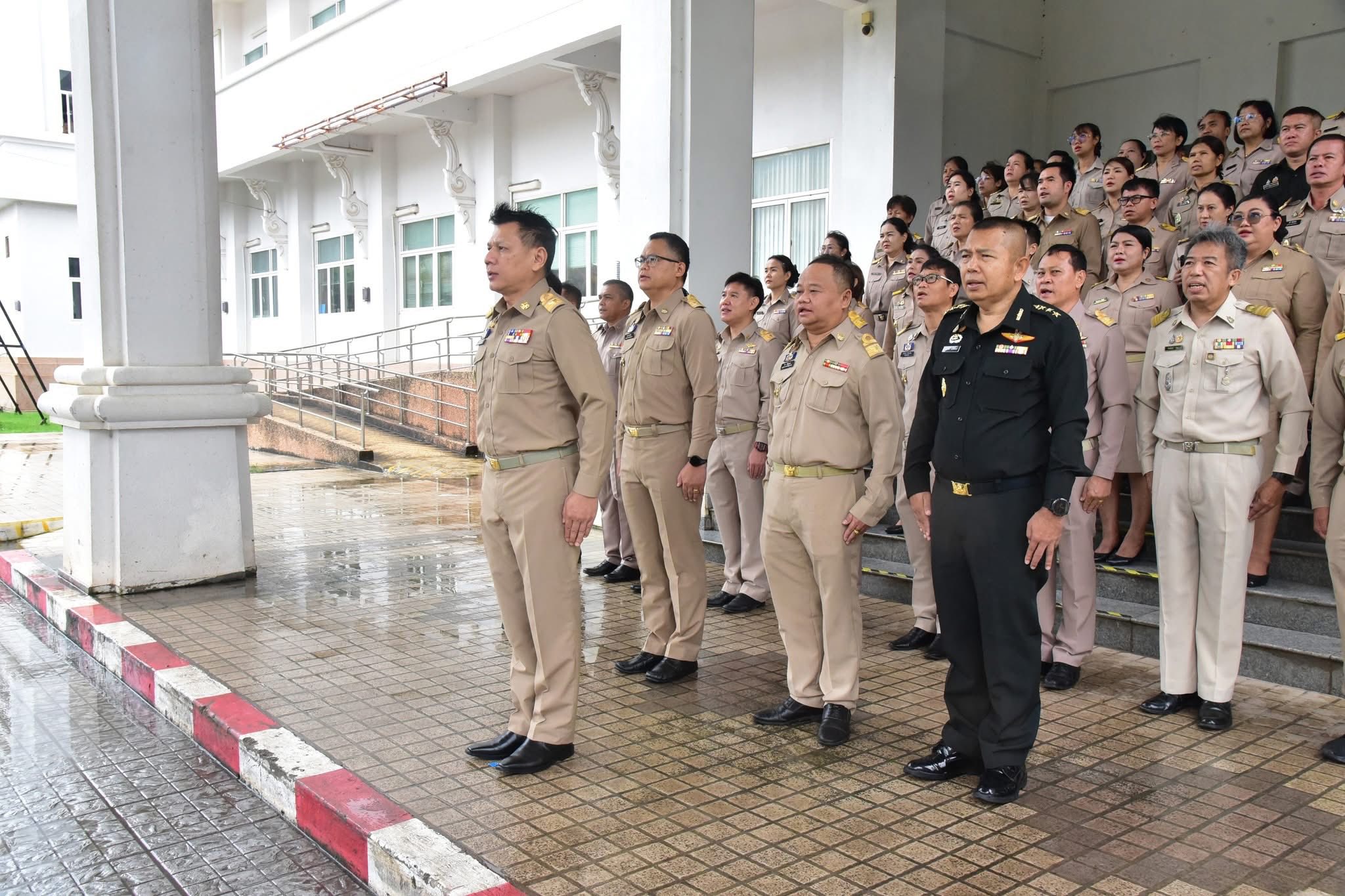จังหวัดมุกดาหาร จัดกิจกรรมหน้าเสาธงชาติไทย เนื่องในวันพระราชทานธงชาติไทย ประจำปี 2568